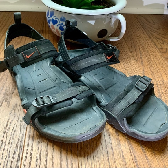 Vintage 90s Nike AGG sandals - Picture 3 of 10